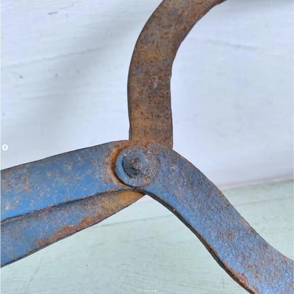 Vintage Rusty Metal Ice Block Tongs Blue Paint Industrial Farmhouse Salvage - Picture 7 of 7